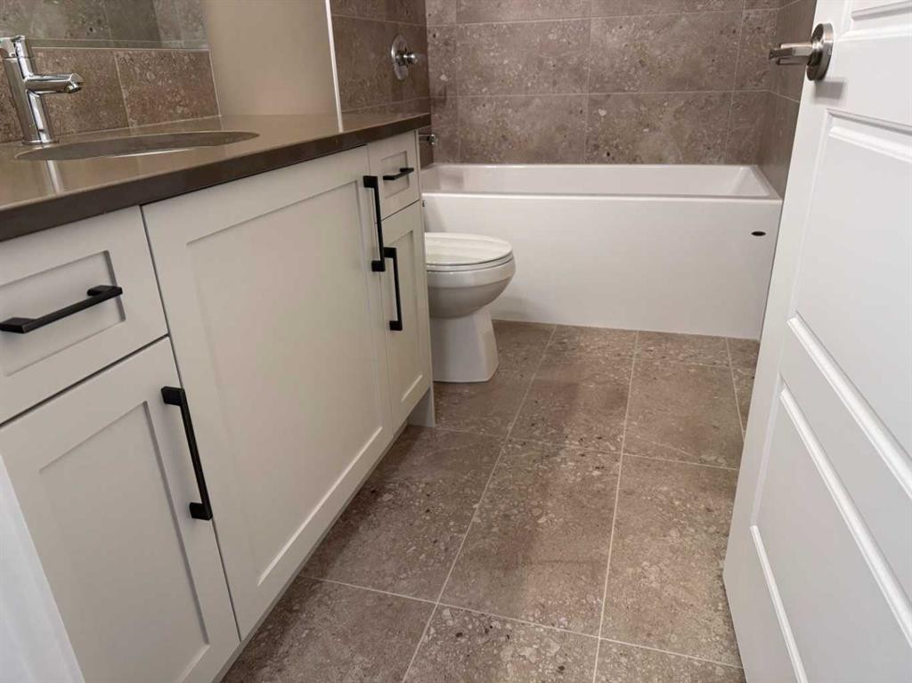 115 Sundown Crescent, Cochrane, AB - Indoor Photo Showing Bathroom