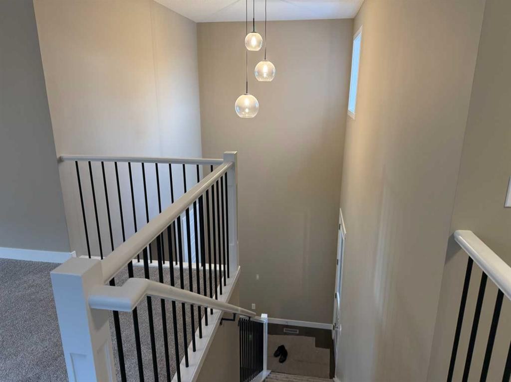 115 Sundown Crescent, Cochrane, AB - Indoor Photo Showing Other Room