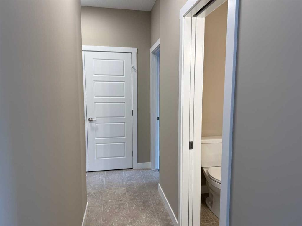 115 Sundown Crescent, Cochrane, AB - Indoor Photo Showing Other Room