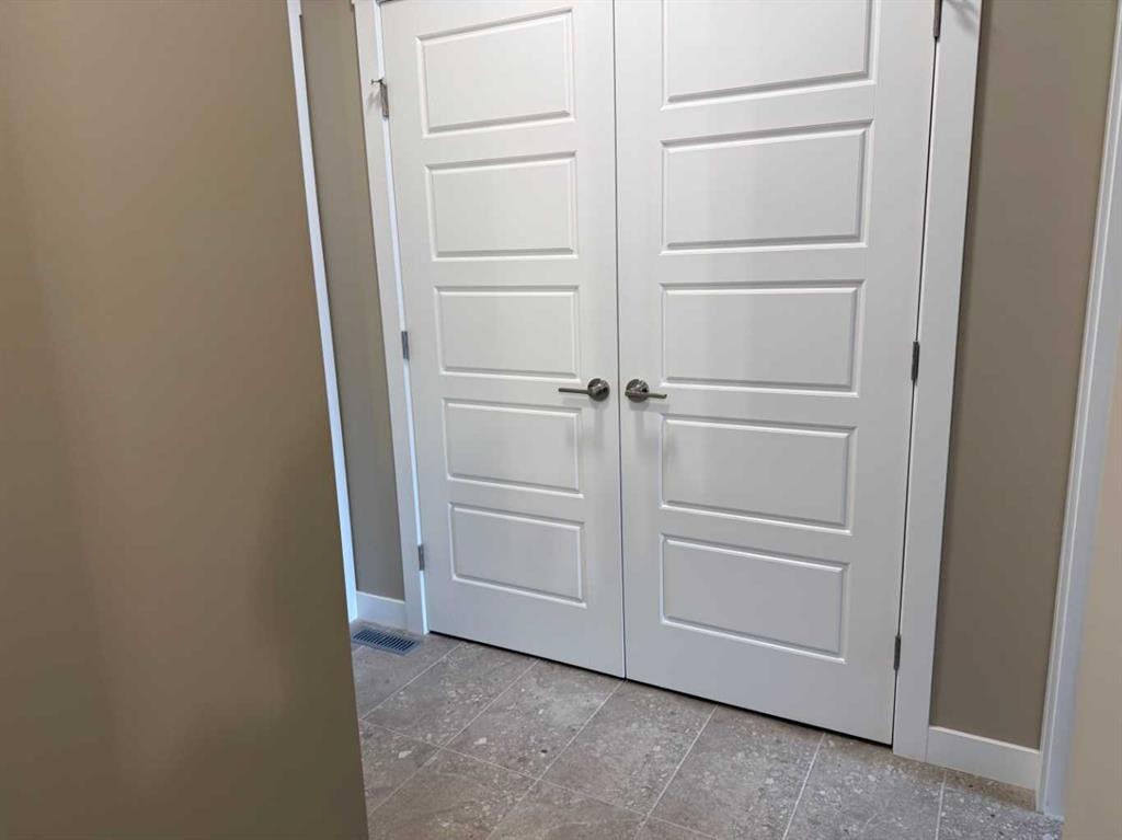 115 Sundown Crescent, Cochrane, AB - Indoor Photo Showing Other Room