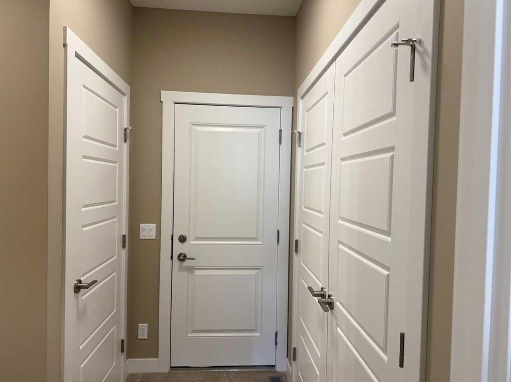 115 Sundown Crescent, Cochrane, AB - Indoor Photo Showing Other Room