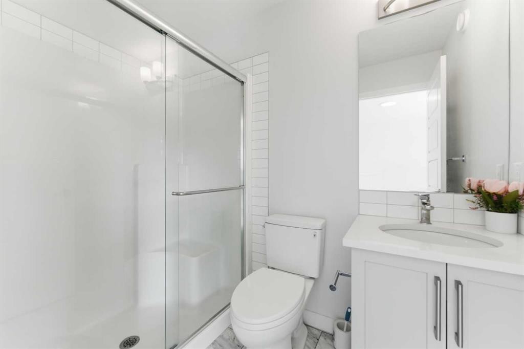 99 Aquila Way Nw, Calgary, AB - Indoor Photo Showing Bathroom