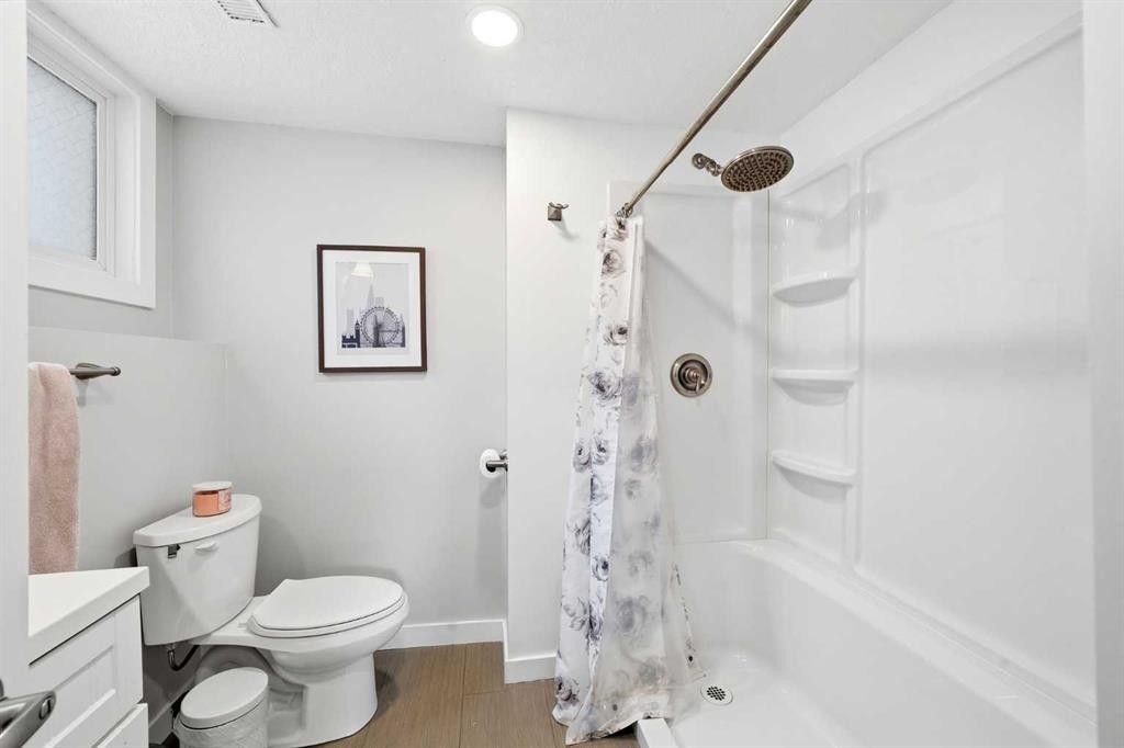 151 Templevale Place Ne, Calgary, AB - Indoor Photo Showing Bathroom