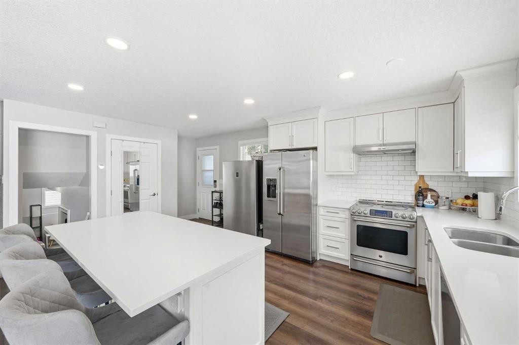 151 Templevale Place Ne, Calgary, AB - Indoor Photo Showing Kitchen With Stainless Steel Kitchen With Double Sink With Upgraded Kitchen
