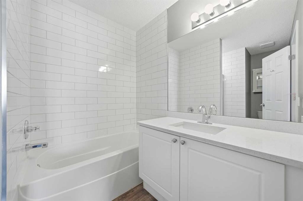 83 Cranfield Crescent Se, Calgary, AB - Indoor Photo Showing Bathroom