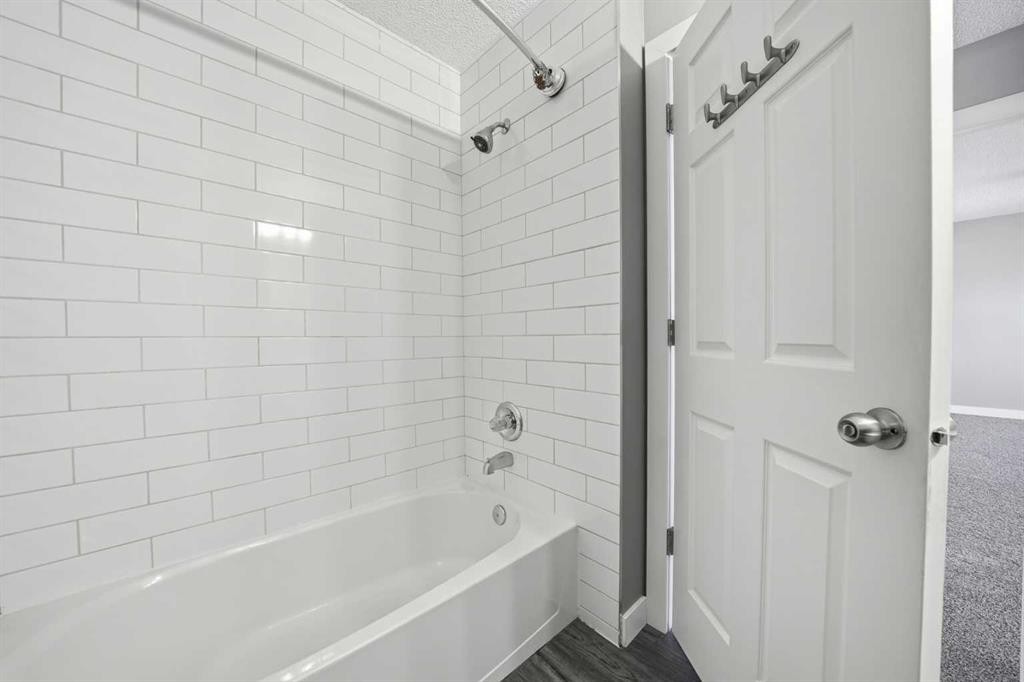 83 Cranfield Crescent Se, Calgary, AB - Indoor Photo Showing Bathroom