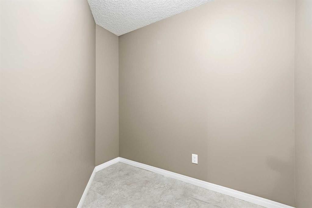 83 Cranfield Crescent Se, Calgary, AB - Indoor Photo Showing Other Room