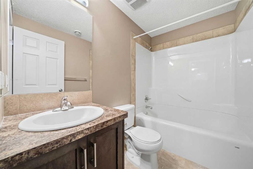 83 Cranfield Crescent Se, Calgary, AB - Indoor Photo Showing Bathroom