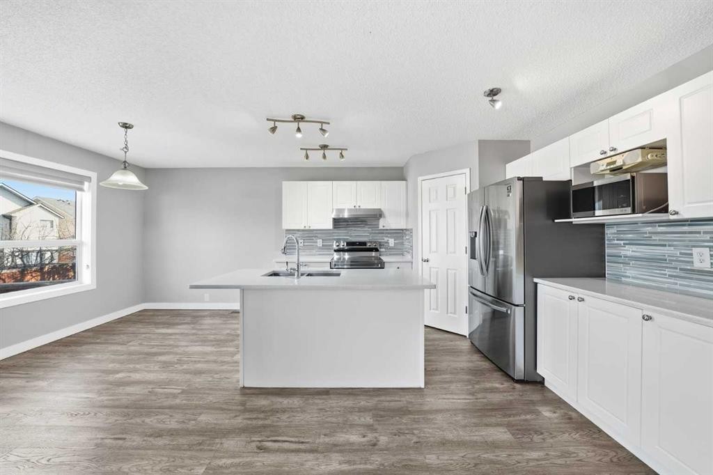 83 Cranfield Crescent Se, Calgary, AB - Indoor Photo Showing Kitchen