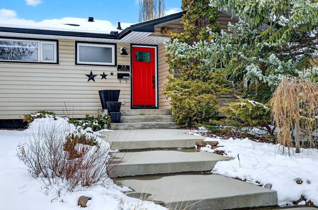 33 Warwick Drive Sw, Calgary, AB - Outdoor