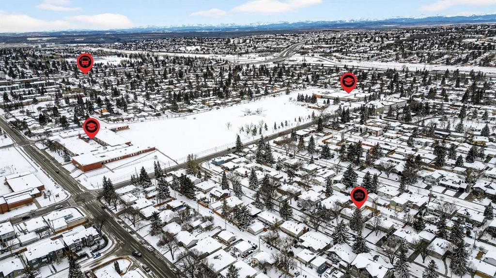 33 Warwick Drive Sw, Calgary, AB - Outdoor With View