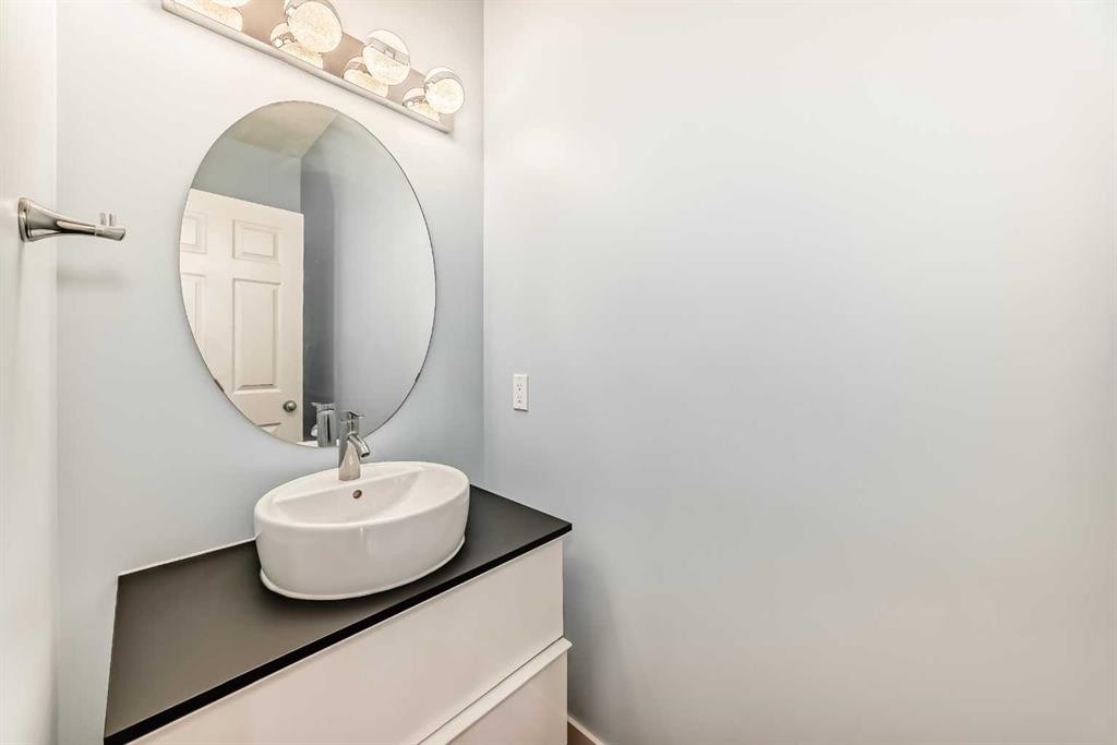 331 Royal Oak Heath Nw, Calgary, AB - Indoor Photo Showing Bathroom