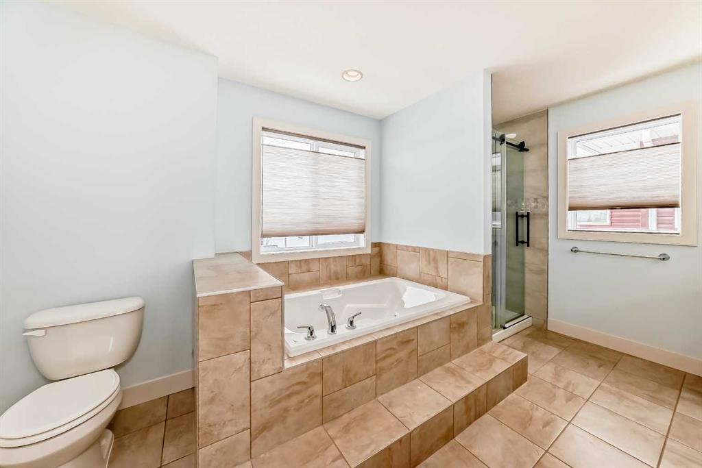331 Royal Oak Heath Nw, Calgary, AB - Indoor Photo Showing Bathroom