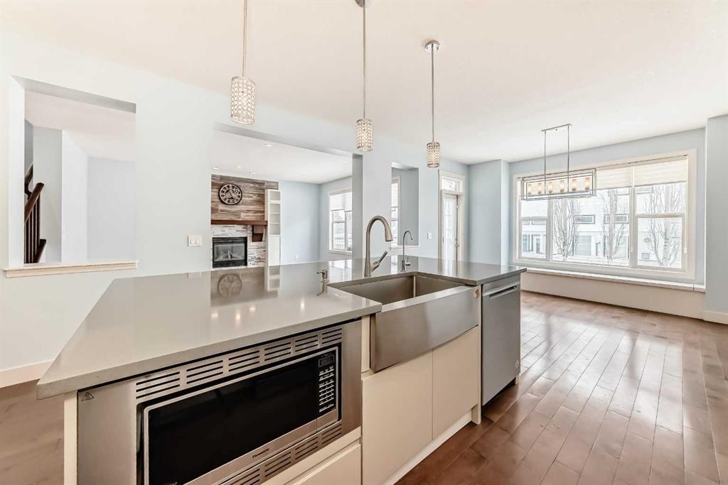 331 Royal Oak Heath Nw, Calgary, AB - Indoor Photo Showing Kitchen With Upgraded Kitchen