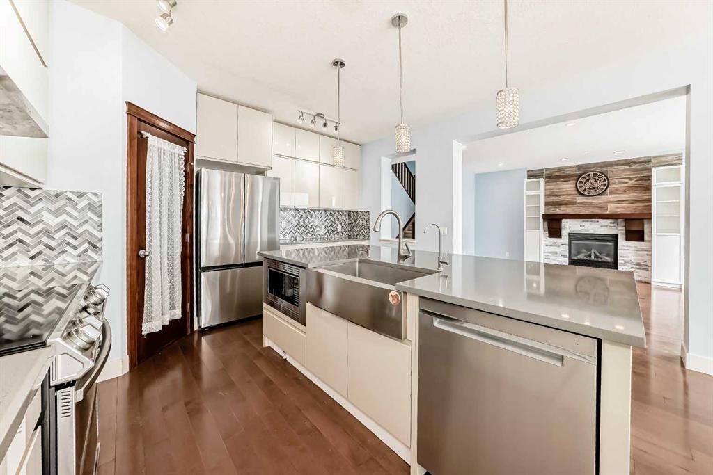 331 Royal Oak Heath Nw, Calgary, AB - Indoor Photo Showing Kitchen With Stainless Steel Kitchen With Upgraded Kitchen