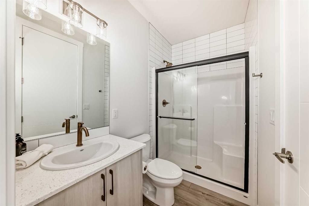 100 Corner Glen Manor Ne, Calgary, AB - Indoor Photo Showing Bathroom