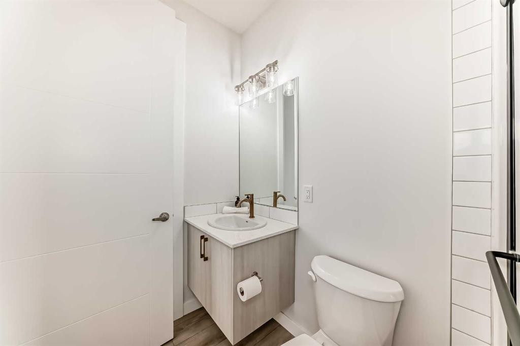 100 Corner Glen Manor Ne, Calgary, AB - Indoor Photo Showing Bathroom