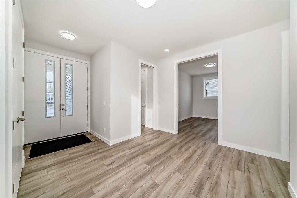 100 Corner Glen Manor Ne, Calgary, AB - Indoor Photo Showing Other Room