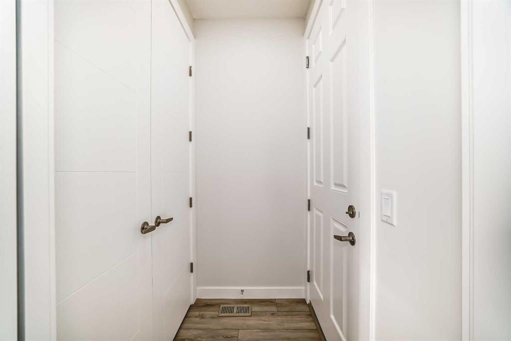 100 Corner Glen Manor Ne, Calgary, AB - Indoor Photo Showing Other Room