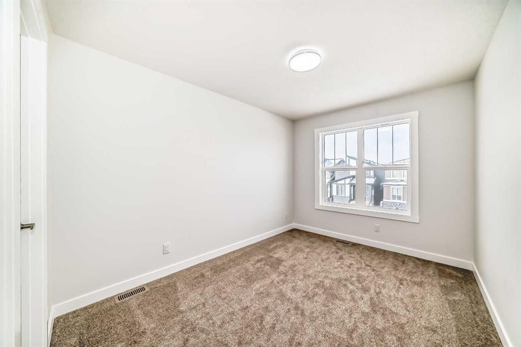 100 Corner Glen Manor Ne, Calgary, AB - Indoor Photo Showing Other Room