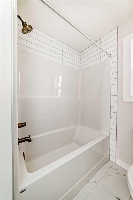 100 Corner Glen Manor Ne, Calgary, AB - Indoor Photo Showing Bathroom