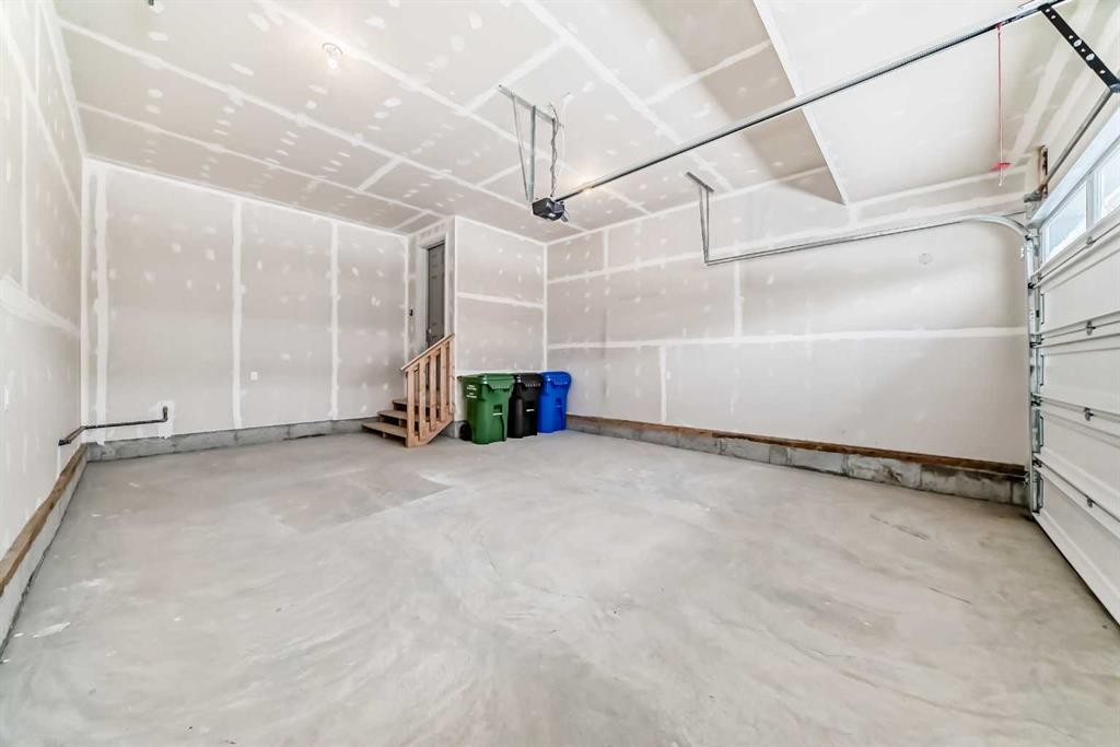 100 Corner Glen Manor Ne, Calgary, AB - Indoor Photo Showing Garage