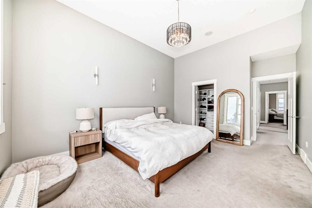 2117 51 Avenue Sw, Calgary, AB - Indoor Photo Showing Bedroom
