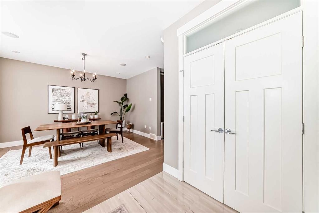 2117 51 Avenue Sw, Calgary, AB - Indoor