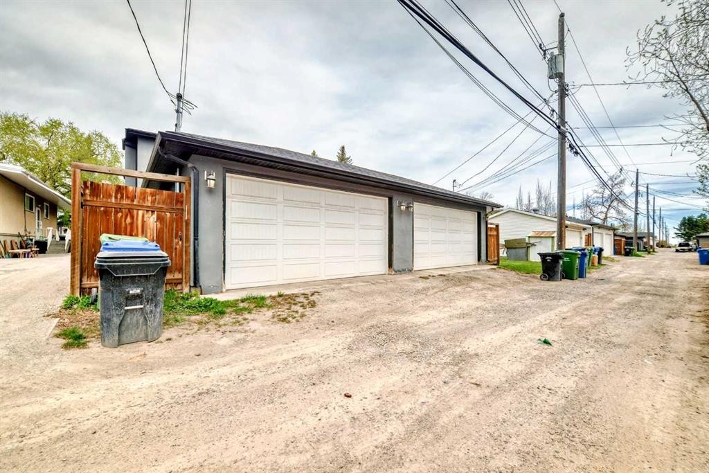 2117 51 Avenue Sw, Calgary, AB - Outdoor With Exterior