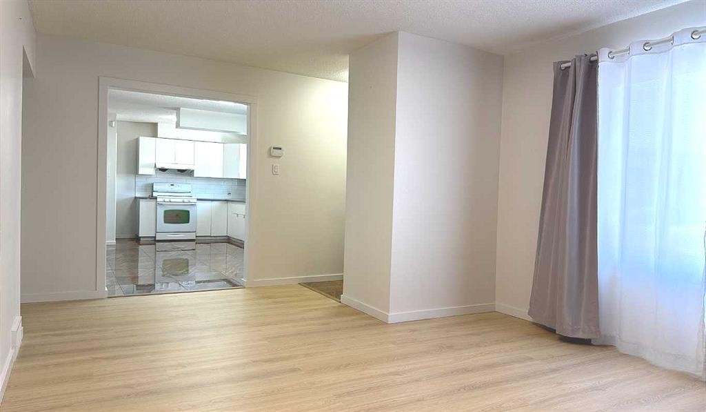 3229 19 Avenue Se, Calgary, AB - Indoor Photo Showing Other Room