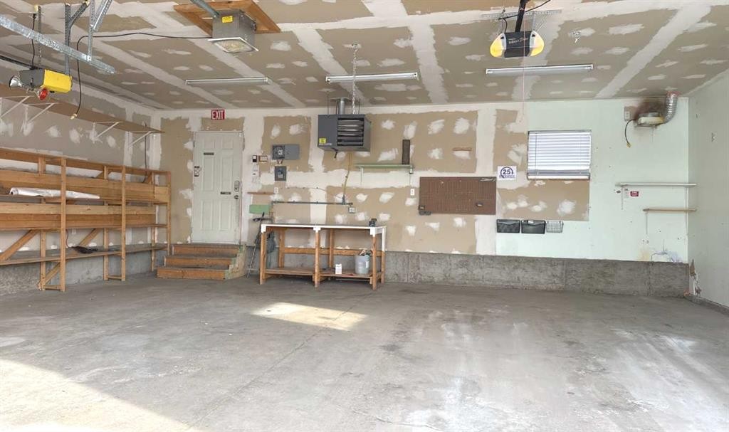 3229 19 Avenue Se, Calgary, AB - Indoor Photo Showing Garage