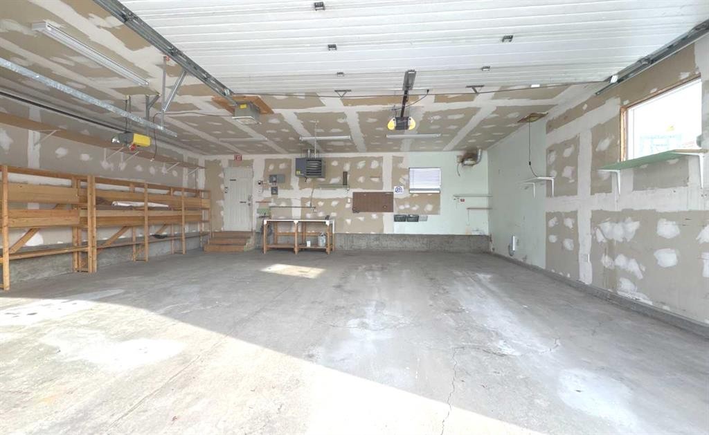 3229 19 Avenue Se, Calgary, AB - Indoor Photo Showing Garage