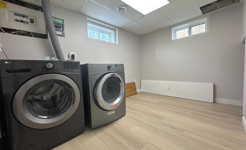 3229 19 Avenue Se, Calgary, AB - Indoor Photo Showing Laundry Room