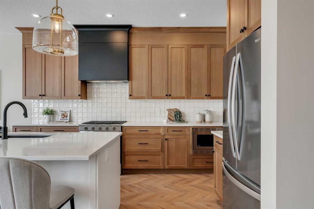 47 Sundown Crescent, Cochrane, AB - Indoor Photo Showing Kitchen With Upgraded Kitchen