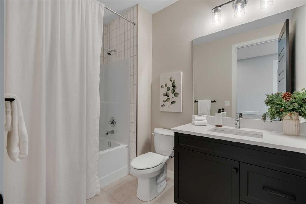 47 Sundown Crescent, Cochrane, AB - Indoor Photo Showing Bathroom