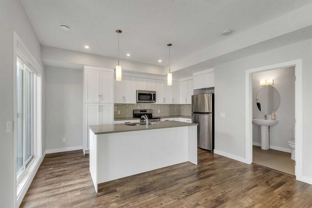 342 Canals Sw, Airdrie, AB - Indoor Photo Showing Kitchen With Stainless Steel Kitchen With Upgraded Kitchen