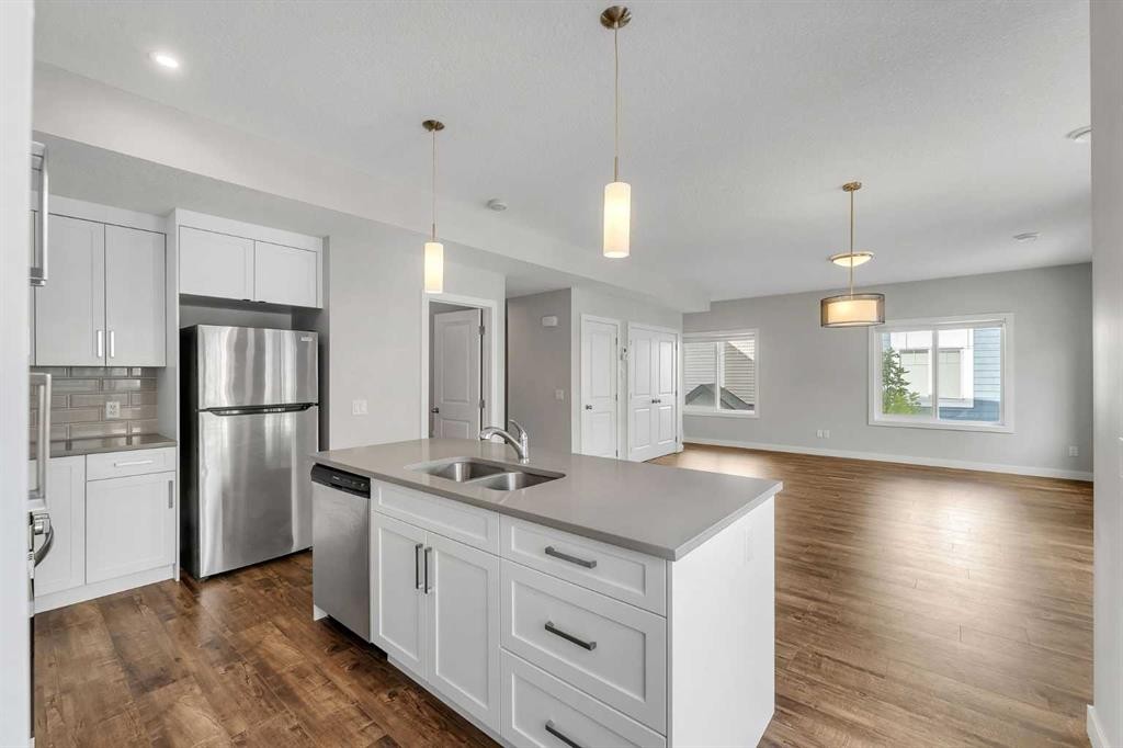 342 Canals Sw, Airdrie, AB - Indoor Photo Showing Kitchen With Stainless Steel Kitchen With Double Sink With Upgraded Kitchen