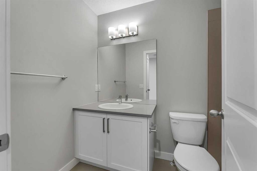 342 Canals Sw, Airdrie, AB - Indoor Photo Showing Bathroom