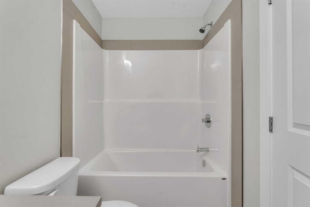 342 Canals Sw, Airdrie, AB - Indoor Photo Showing Bathroom
