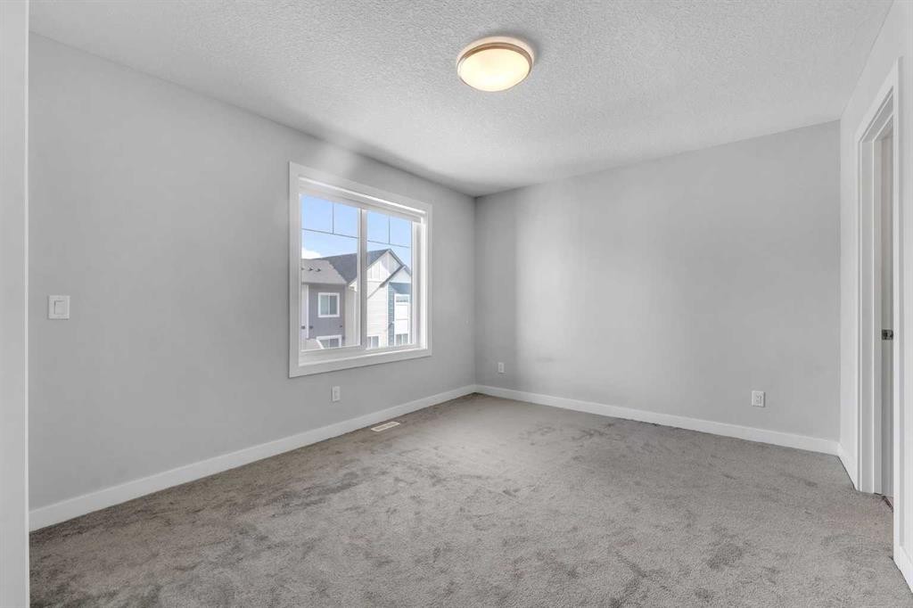 342 Canals Sw, Airdrie, AB - Indoor Photo Showing Other Room