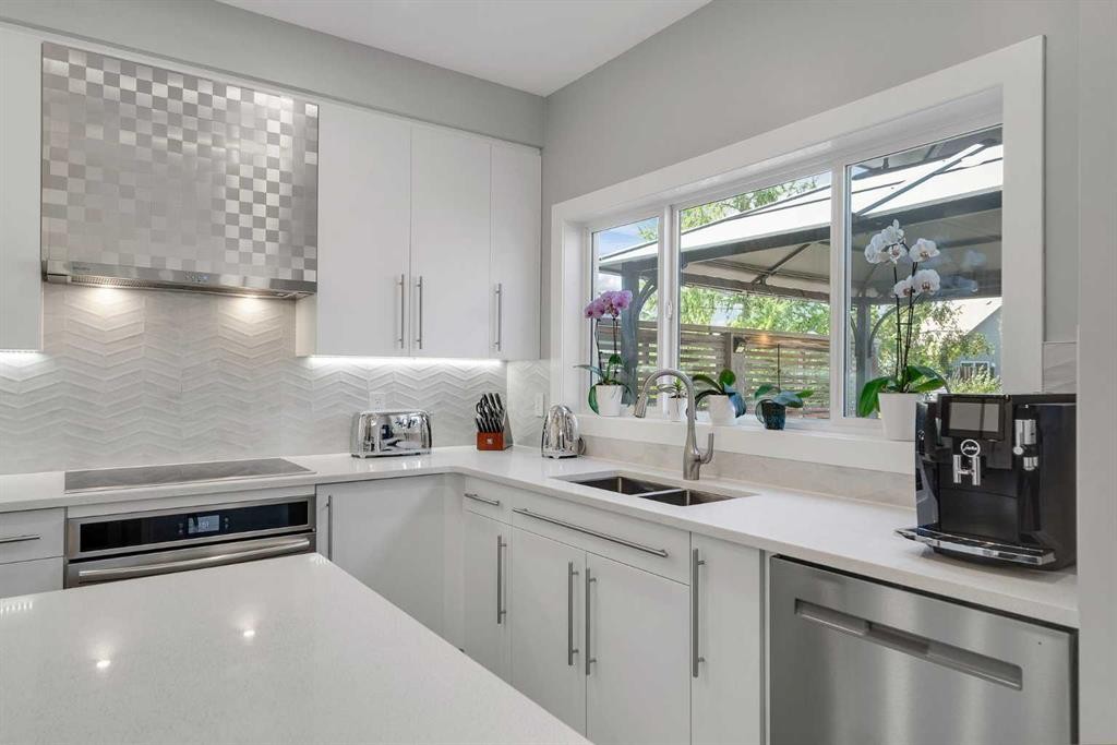 288 Copperstone Gardens Se, Calgary, AB - Indoor Photo Showing Kitchen With Double Sink With Upgraded Kitchen