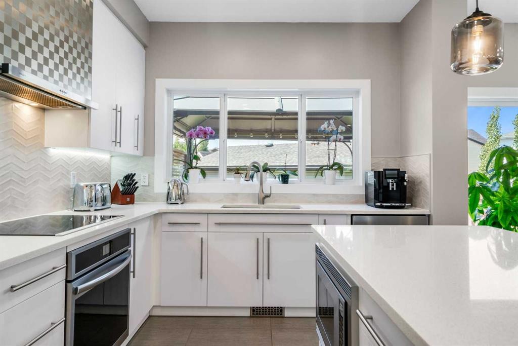 288 Copperstone Gardens Se, Calgary, AB - Indoor Photo Showing Kitchen With Upgraded Kitchen