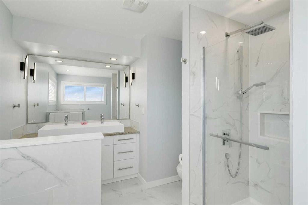 288 Copperstone Gardens Se, Calgary, AB - Indoor Photo Showing Bathroom