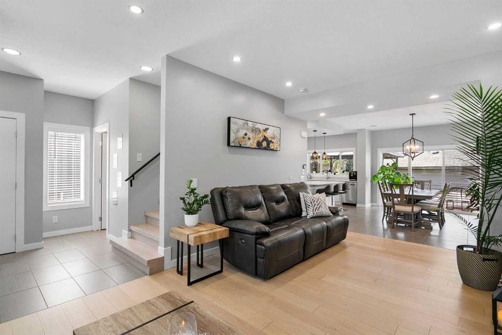 288 Copperstone Gardens Se, Calgary, AB - Indoor Photo Showing Living Room