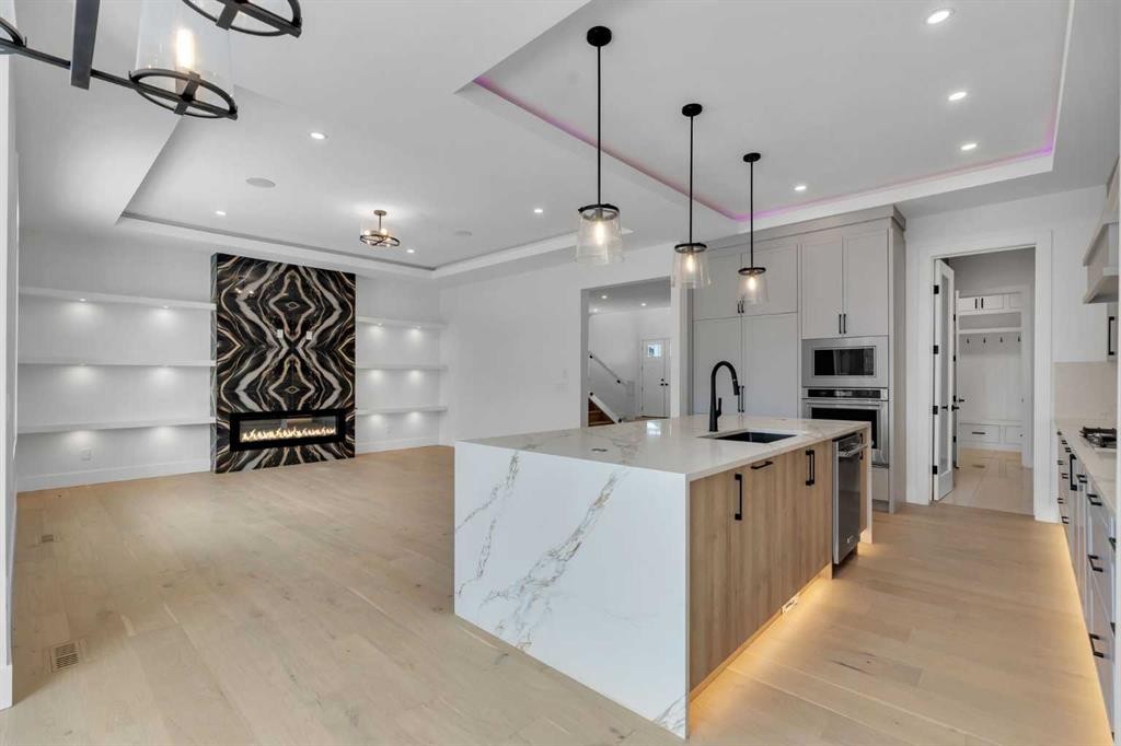 223 Kinniburgh Loop, Chestermere, AB - Indoor Photo Showing Kitchen With Upgraded Kitchen