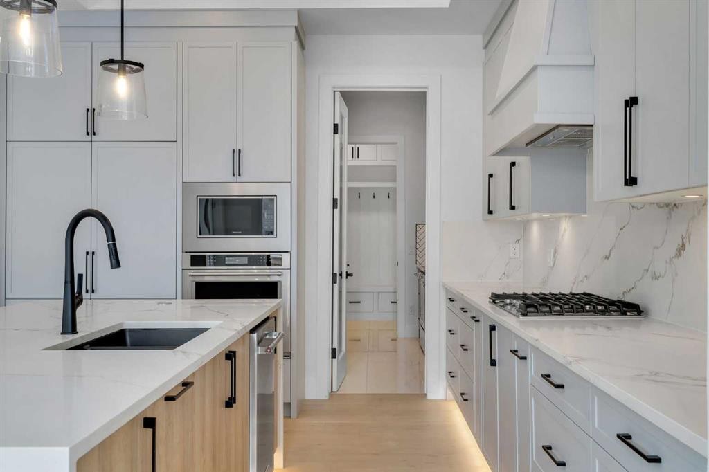 223 Kinniburgh Loop, Chestermere, AB - Indoor Photo Showing Kitchen With Upgraded Kitchen