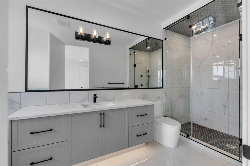 223 Kinniburgh Loop, Chestermere, AB - Indoor Photo Showing Bathroom