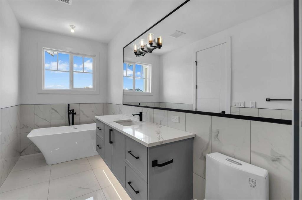 223 Kinniburgh Loop, Chestermere, AB - Indoor Photo Showing Bathroom