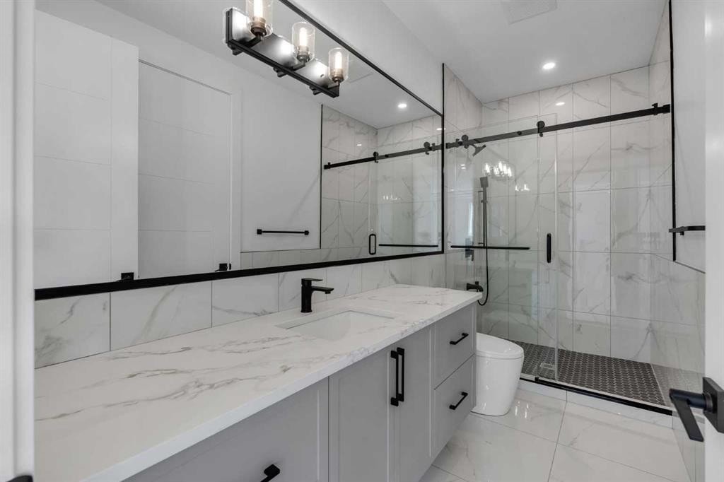 223 Kinniburgh Loop, Chestermere, AB - Indoor Photo Showing Bathroom