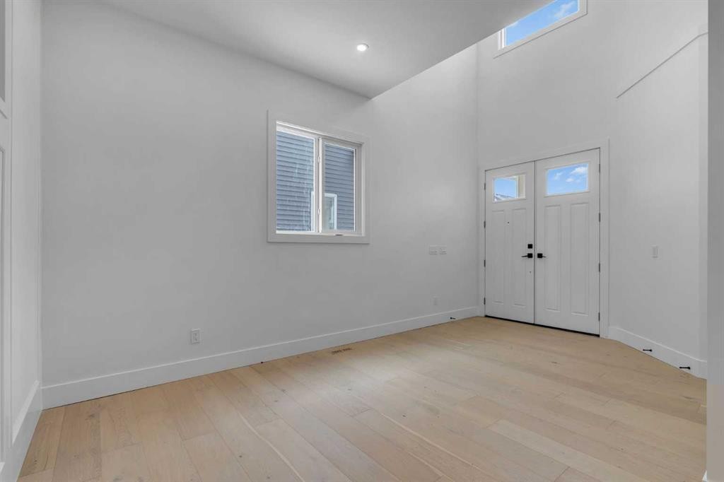 223 Kinniburgh Loop, Chestermere, AB - Indoor Photo Showing Other Room